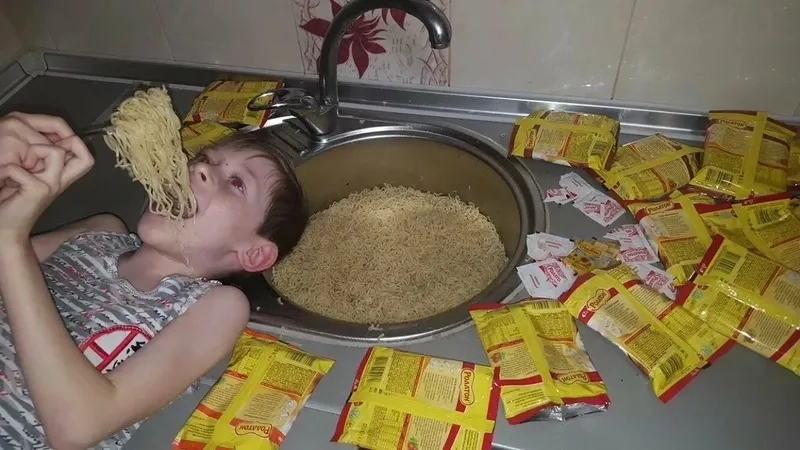 Khoảnh khắc cup noodles meme khiến bạn bật cười
