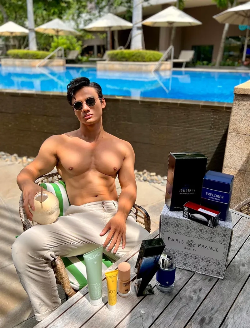 Tìm hiểu chi tiết profile Minh Khắc chuyên nghiệp