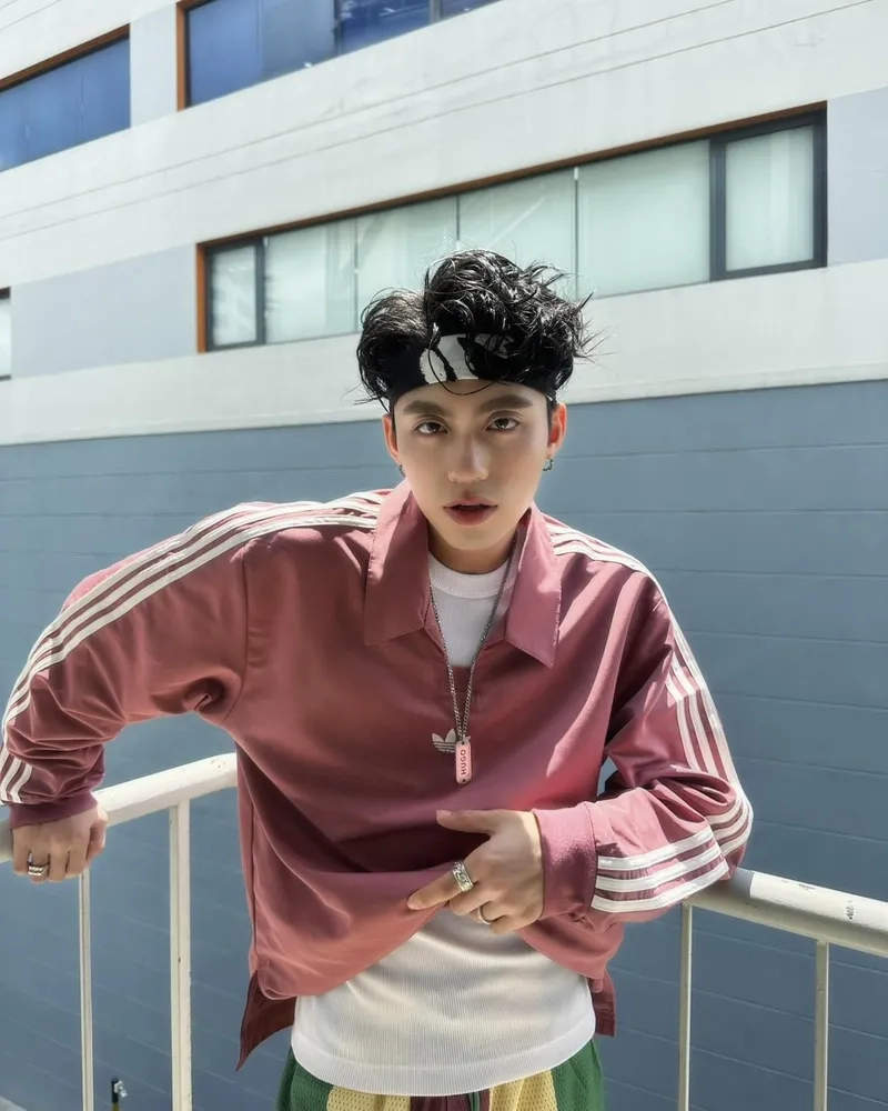 Sự xuất hiện bùng nổ từ thời điểm MONO debut