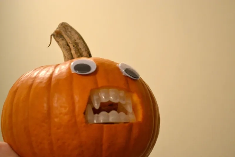 Rùng rợn thú vị cùng spooky pumpkin meme Halloween