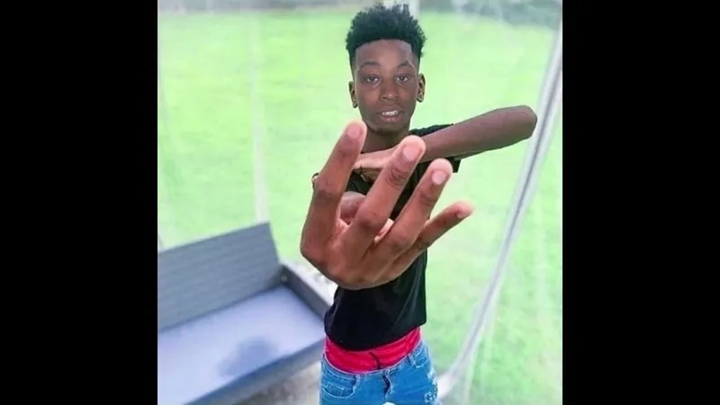 Nhìn biểu cảm quandale dingle face đáng yêu trong meme
