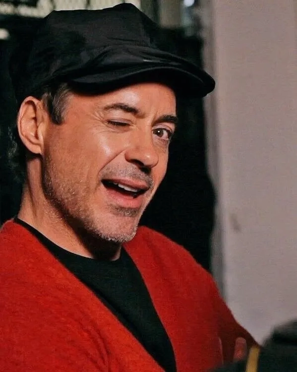 Rdj smirk meme biểu cảm lém lỉnh của Robert Downey Jr