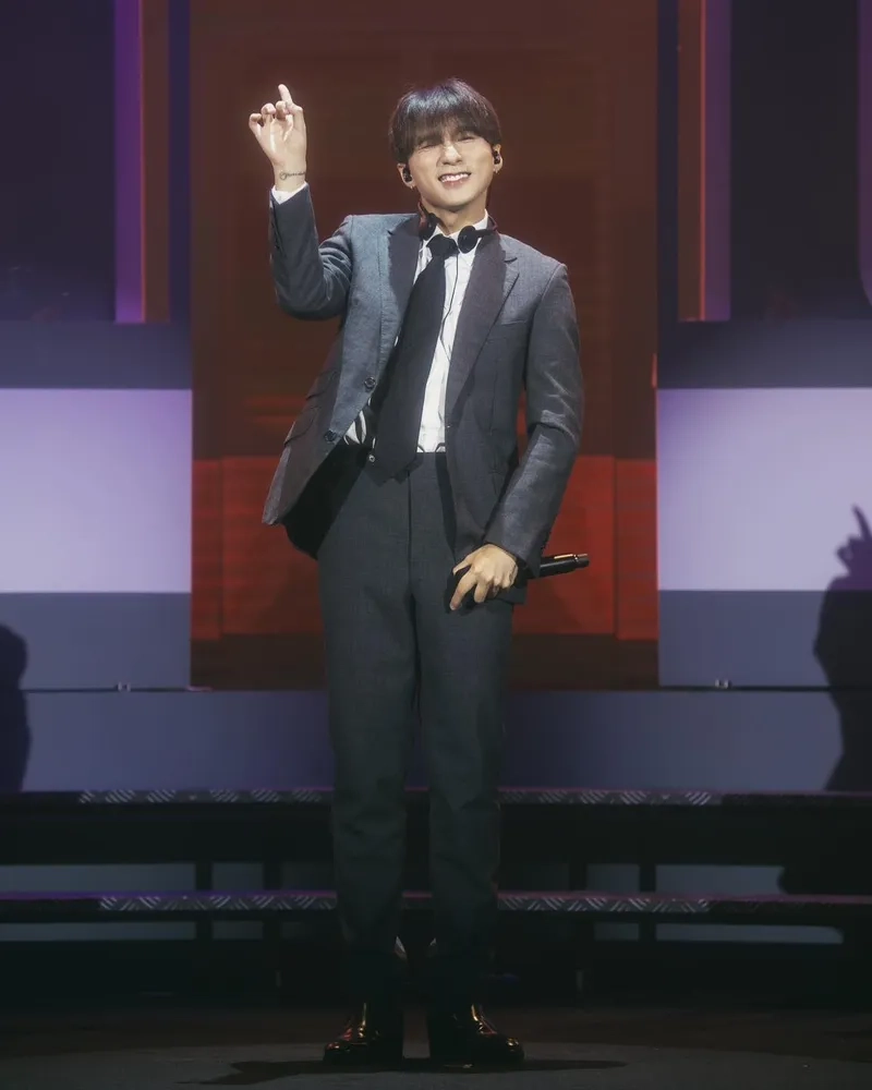 Khám phá MV đầy ấn tượng Khuôn mặt đáng thương