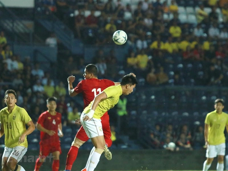 Kỹ thuật đánh đầu chuẩn mực từ chuyên gia bóng đá