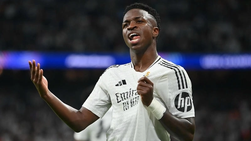  Cú sút chéo góc đẳng cấp của Vinícius khiến fan ngất ngây 