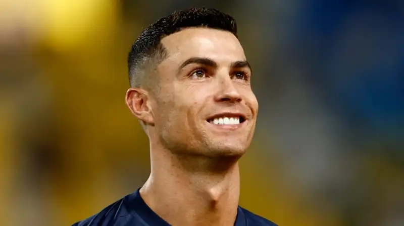 Làm thế nào để Ronaldo ghi bàn từ mọi vị trí trong game? 