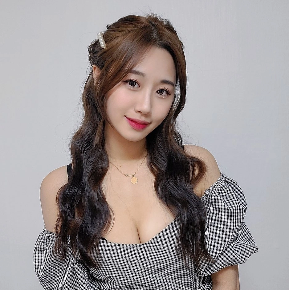 Con gái đẹp xinh dịu dàng nóng bỏng gợi cảm