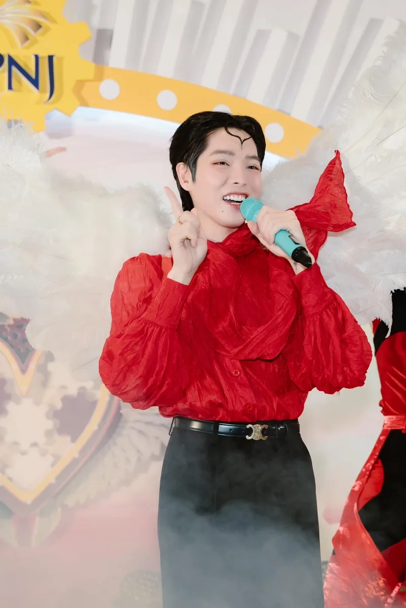 Khoảnh khắc bùng nổ của anh trai say hi đức phúc khiến fan thích thú