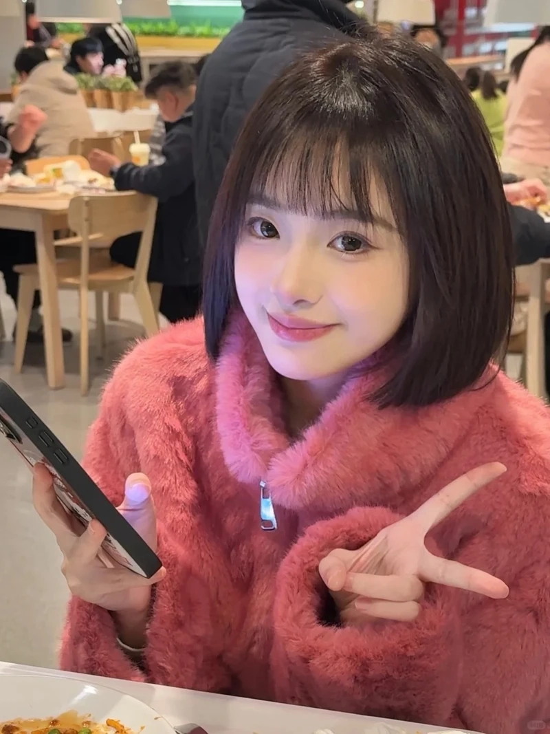 Hot trend mạng xã hội với gái xinh tóc ngắn tiktok