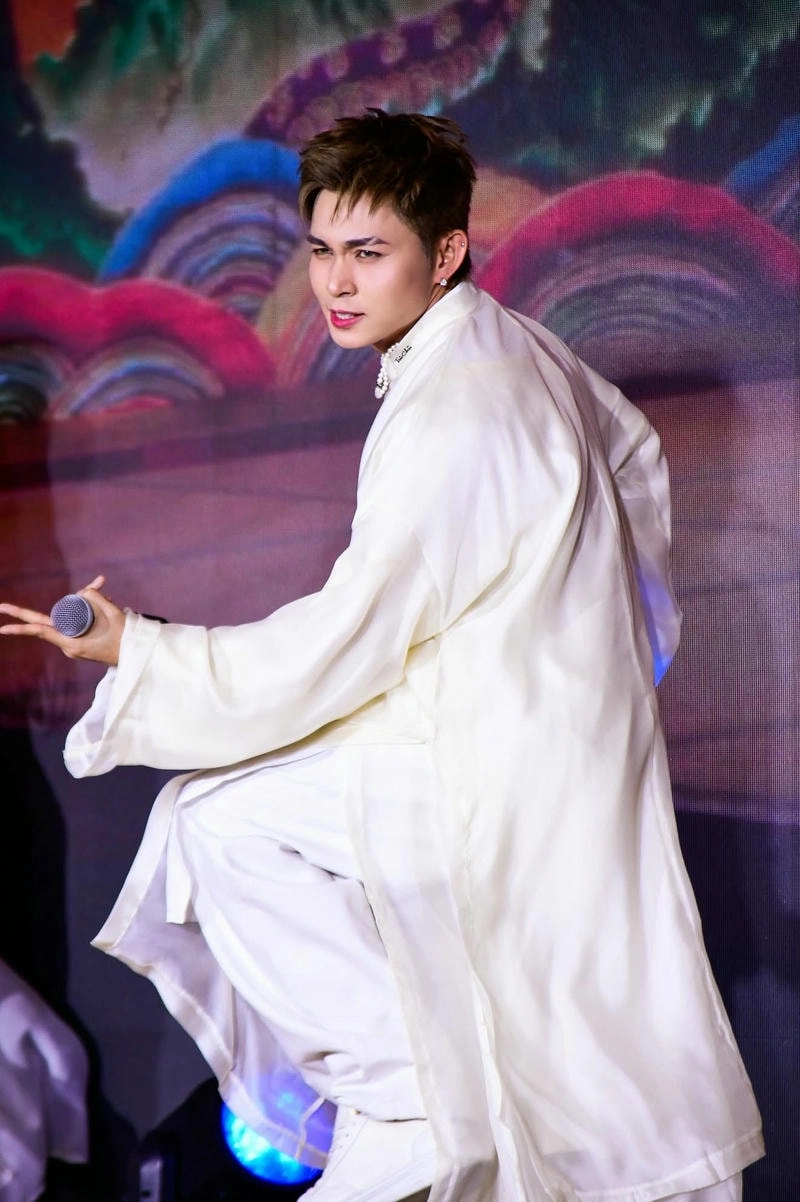 Dân mạng chú ý đến jun phạm body sau màn lột xác ngoại hình