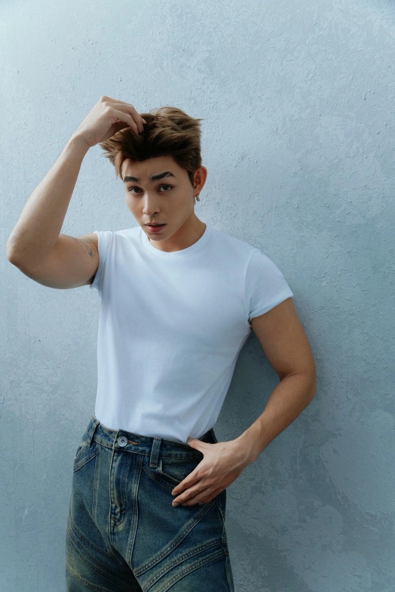 Fan phát cuồng trước body jun phạm cực chuẩn