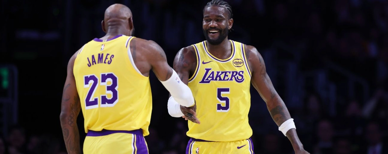 LeBron James bị chấn thương khuỷu tay