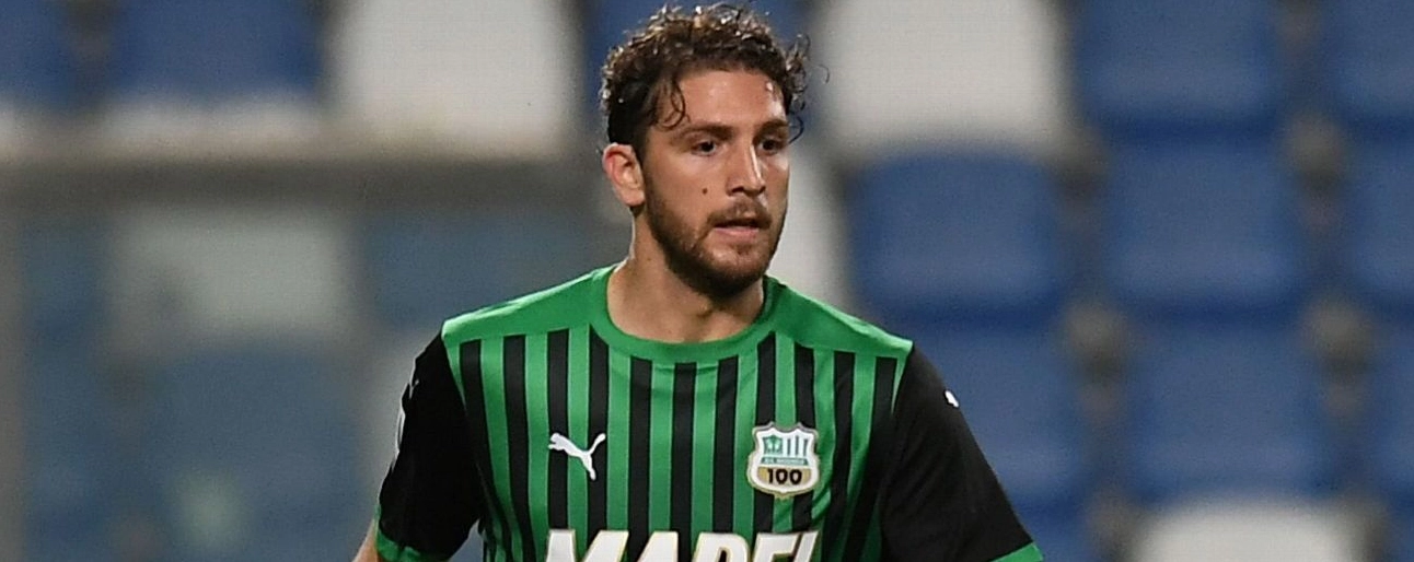 Manuel Locatelli trong giai đoạn được liên hệ với Juventus và Arsenal