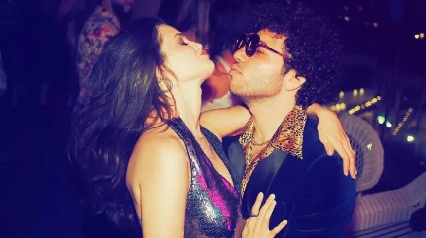 Selena Gomez tình tứ cùng hôn phu