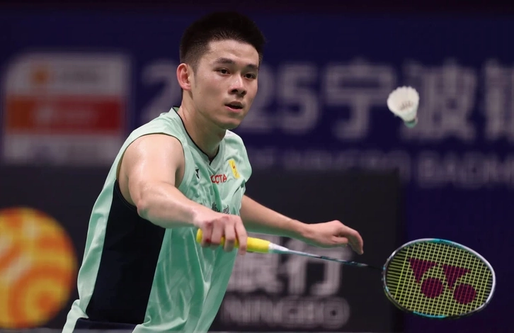 Vận động viên Kunlavut Vitidsarn trên sân đấu trong bối cảnh tin tức SEA Games 33