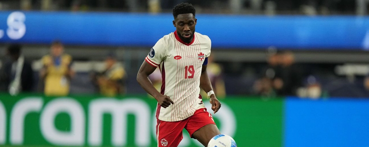 Alphonso Davies 19 of Canada controls the ball against Mexico during the first half of a CONCACAF Nations League semifinal match