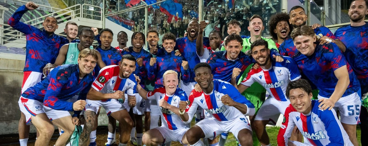 Các cầu thủ Crystal Palace ăn mừng chiến thắng sau trận đấu tại UEFA Conference League