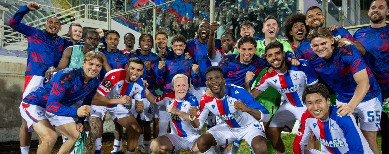 Các cầu thủ Crystal Palace Maxence Lacroix Tyrick Mitchell Nathaniel Clyne Borna Sosa Daniel Munoz Will Hughes Jefferson Lerma Daichi Kamada Yeremy Pino Chadi Riad Justin Devenny Dean Henderson Chris Richards ăn mừng sau trận đấu tại UEFA Conference