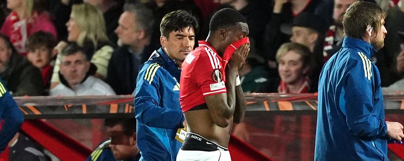 Callum Hudson Odoi của Nottingham Forest tỏ ra thất vọng sau khi bị thay ra sân vì chấn thương trong trận lượt về tứ kết UEFA Europa League tại City Ground Nottingham