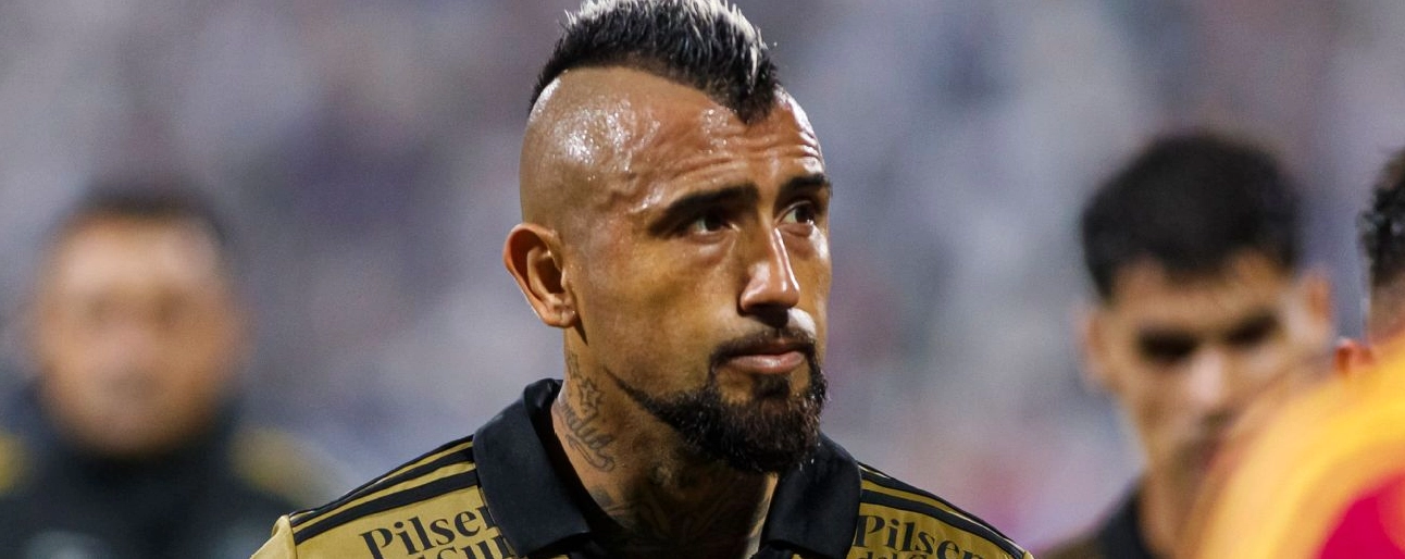 Hình ảnh Arturo Vidal trầm ngâm trong giai đoạn cuối sự nghiệp