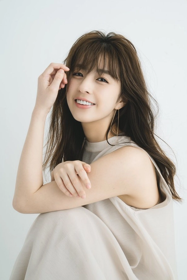 Vóc dáng nhanh nhẹn giúp Minamino luồn lách giữa hàng thủ