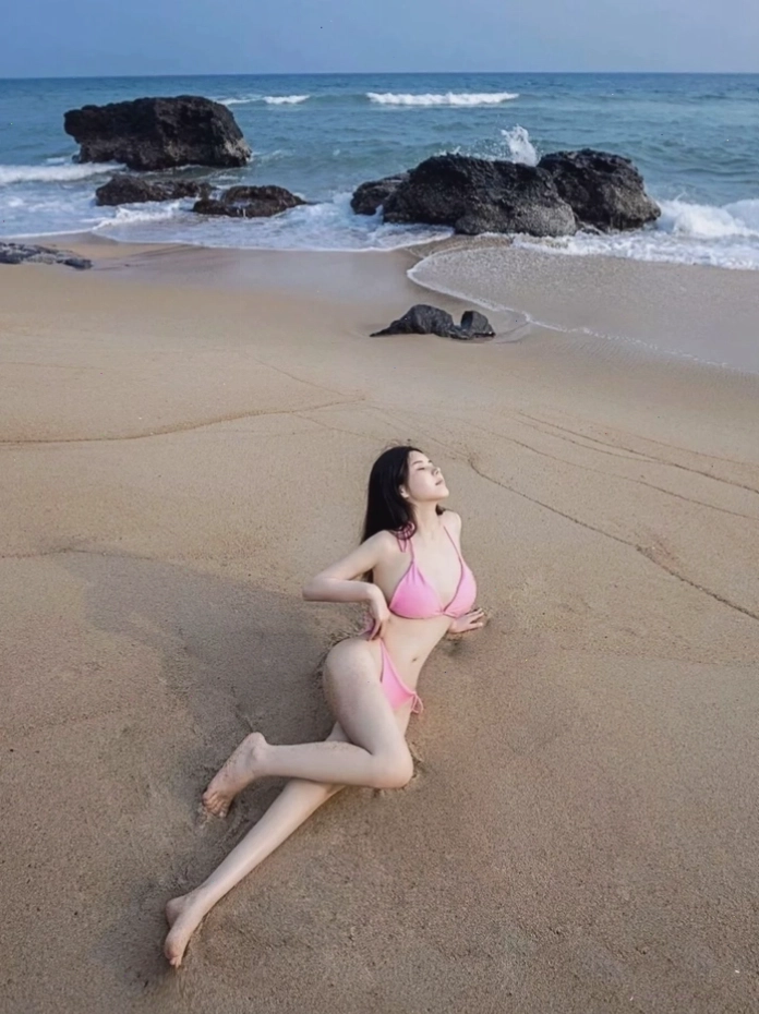 Ảnh gái xinh mặc pinky mỏng với ánh sáng đẹp