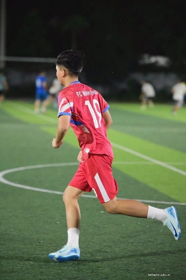 Ảnh trai đá bóng che mặt 8