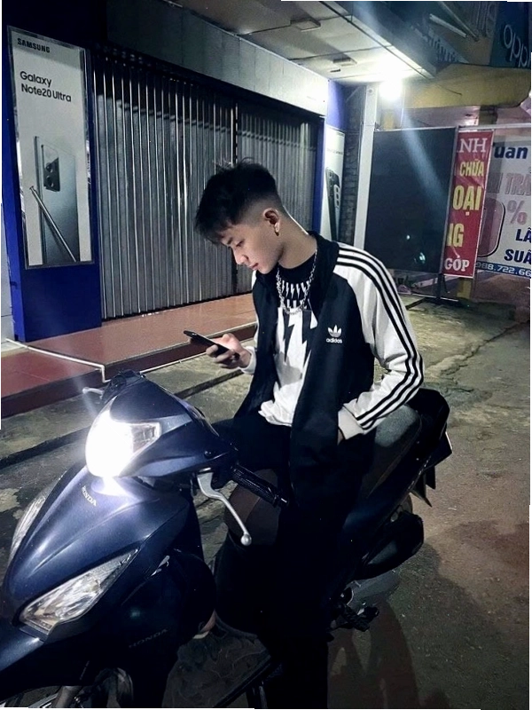 Ảnh trai đẹp K9 với phong cách năng động, khỏe khoắn