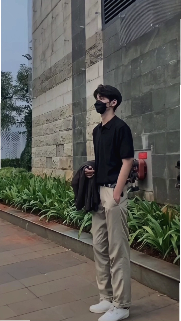 Ảnh trai đẹp Trung Quốc đeo khẩu trang phong cách Châu Á