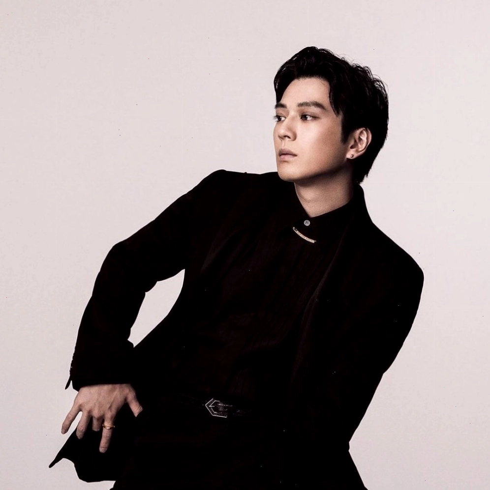 Arata Mackenyu điển trai và tài năng