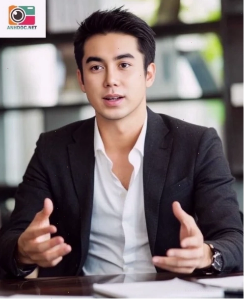 Chàng trai 2k7 với phong thái thư sinh, đôi mắt hút hồn