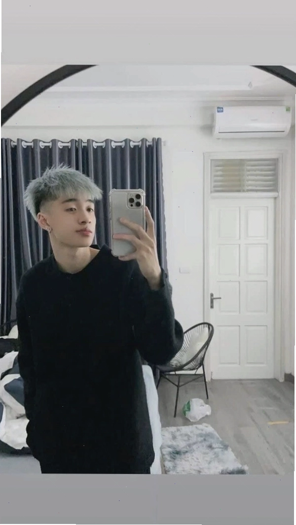 Chàng trai boy phố tạo dáng cool ngầu, ánh mắt bí ẩn