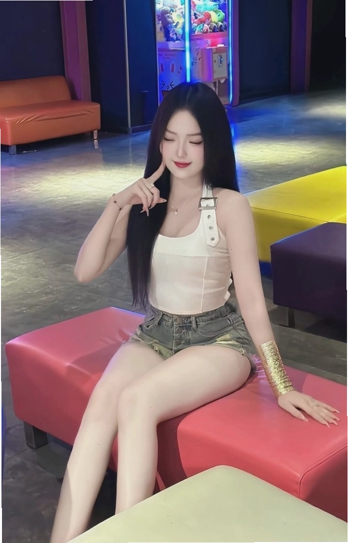 Cô gái Việt Nam với phong cách sexy gợi cảm