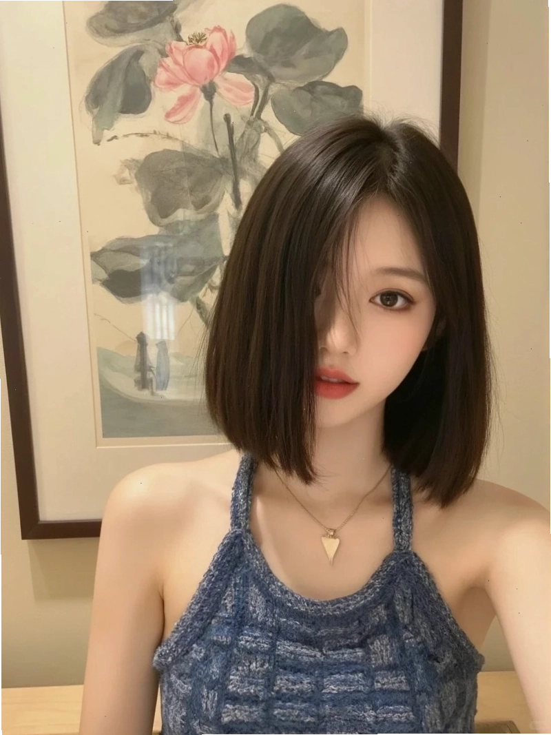 Gái xinh tóc ngắn che nửa mặt, tạo điểm nhấn quyến rũ