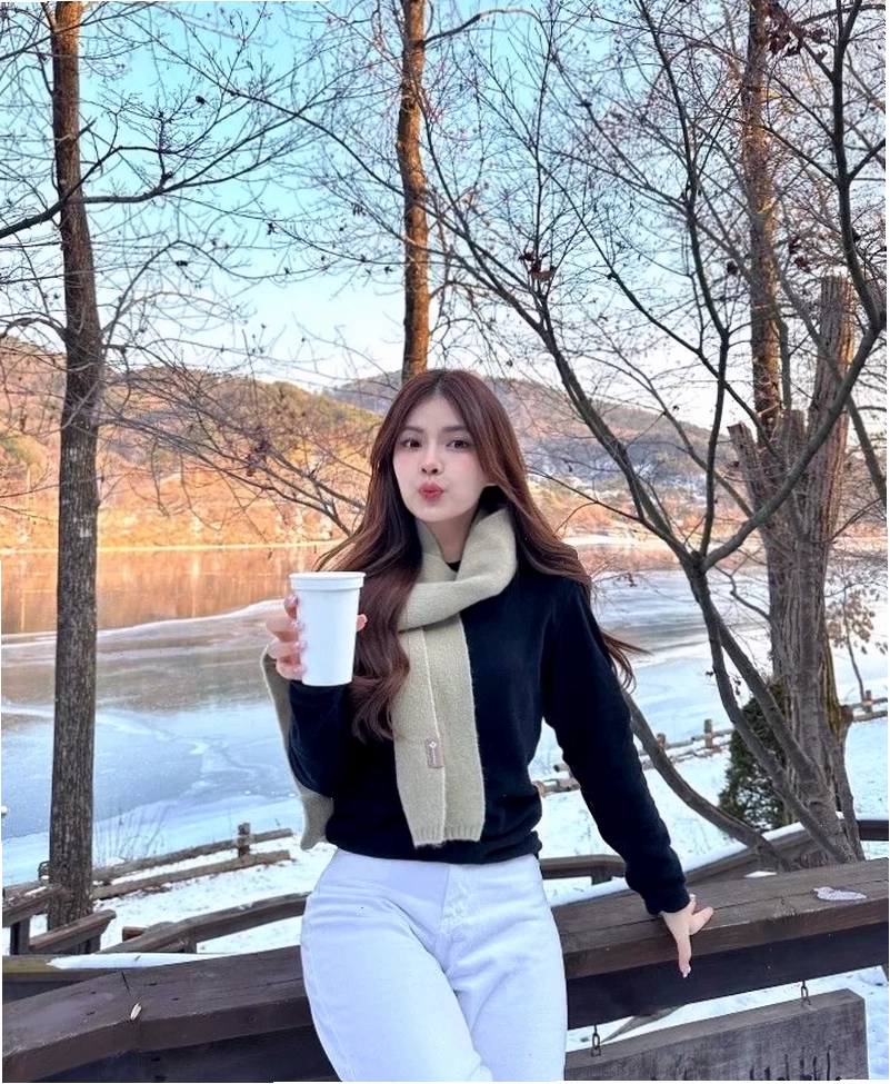 Gái xinh Trung Quốc tóc dài nhẹ nhàng chuẩn visual học đường