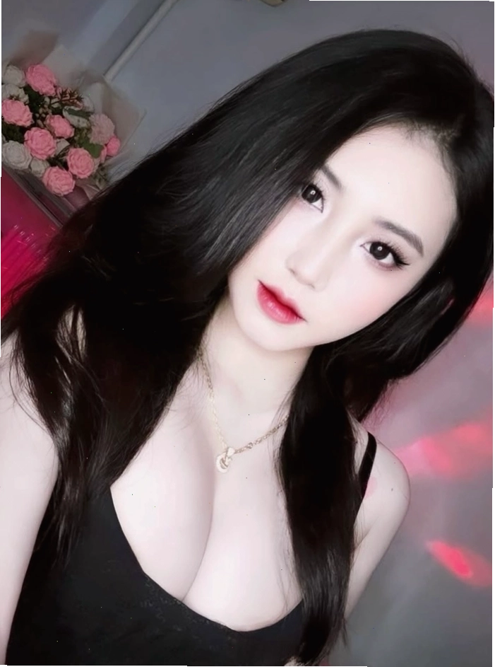 Gái xinh Việt Nam mặc váy ngắn gợi cảm