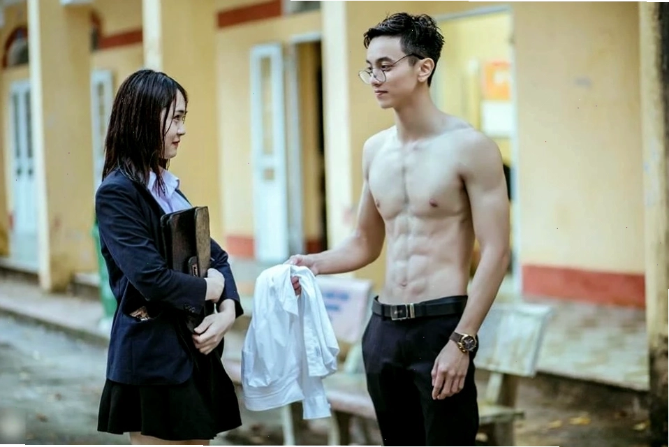 Gương mặt điển trai cùng body 6 múi của chàng trai Trung Quốc