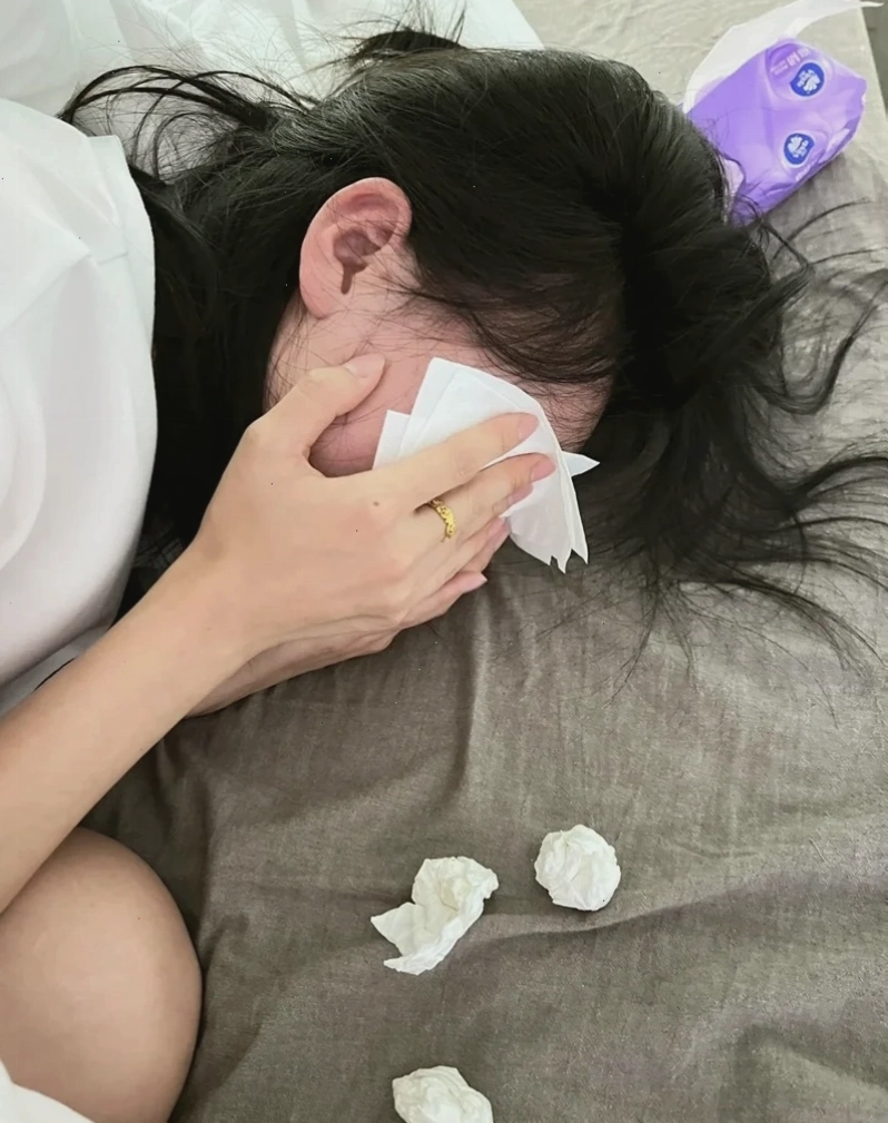 Hình ảnh buồn cho nam thể hiện sự đau lòng