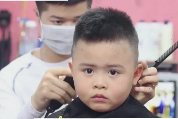Kiểu tóc Buzz Cut (húi cua) gọn gàng, mát mẻ cho bé trai