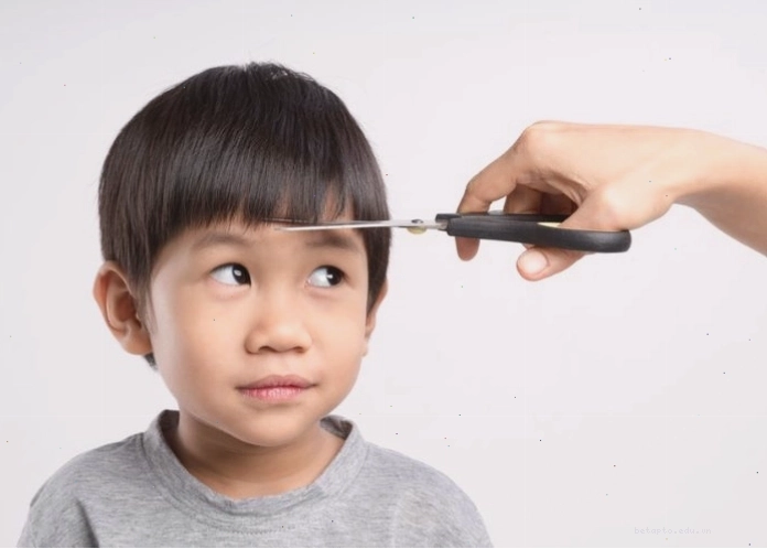 Kiểu tóc mái ngố Archil cho bé trai