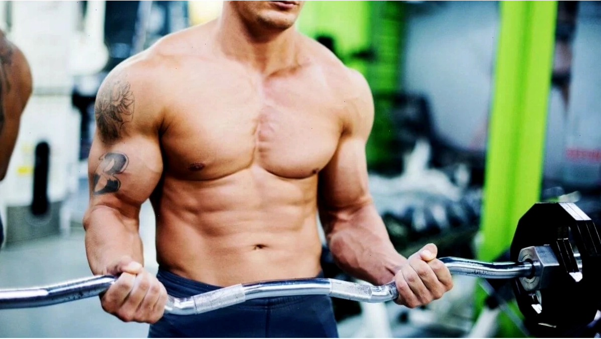 Nam 6 múi khoe body săn chắc trong phòng gym