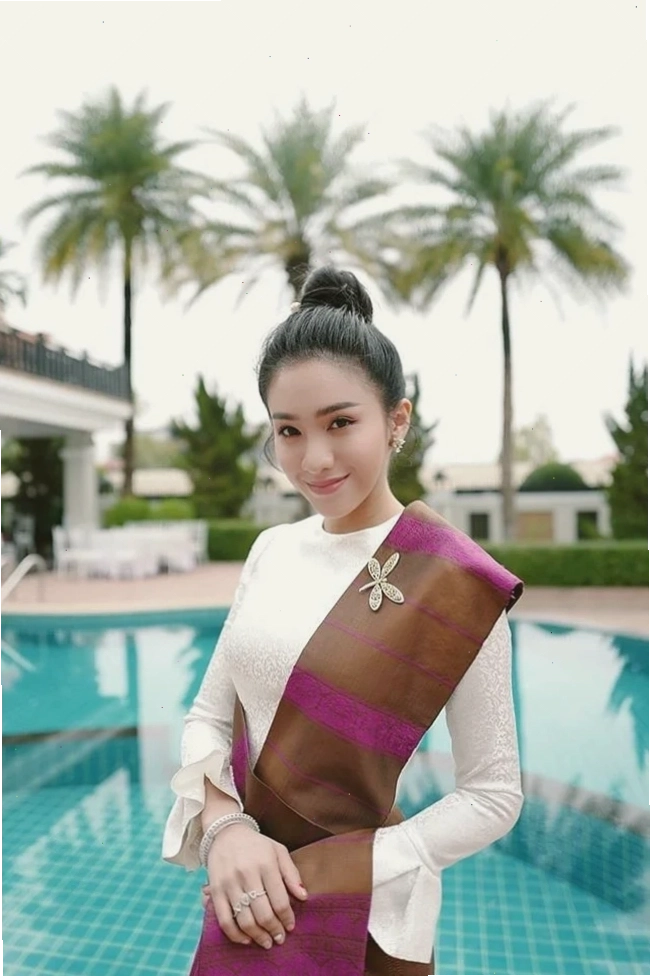 Nét dịu dàng và duyên dáng của cô gái Lào
