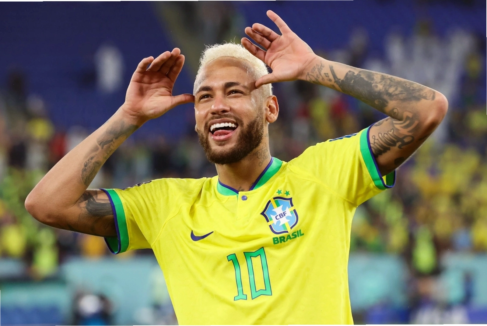 Neymar Jr với phong cách thời trang ấn tượng và mái tóc cá tính