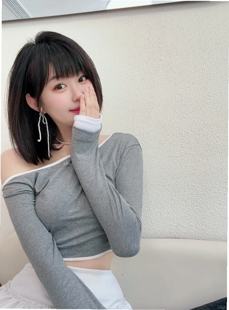 Phong cách nghệ thuật với cô gái tóc ngắn che mặt đầy ấn tượng