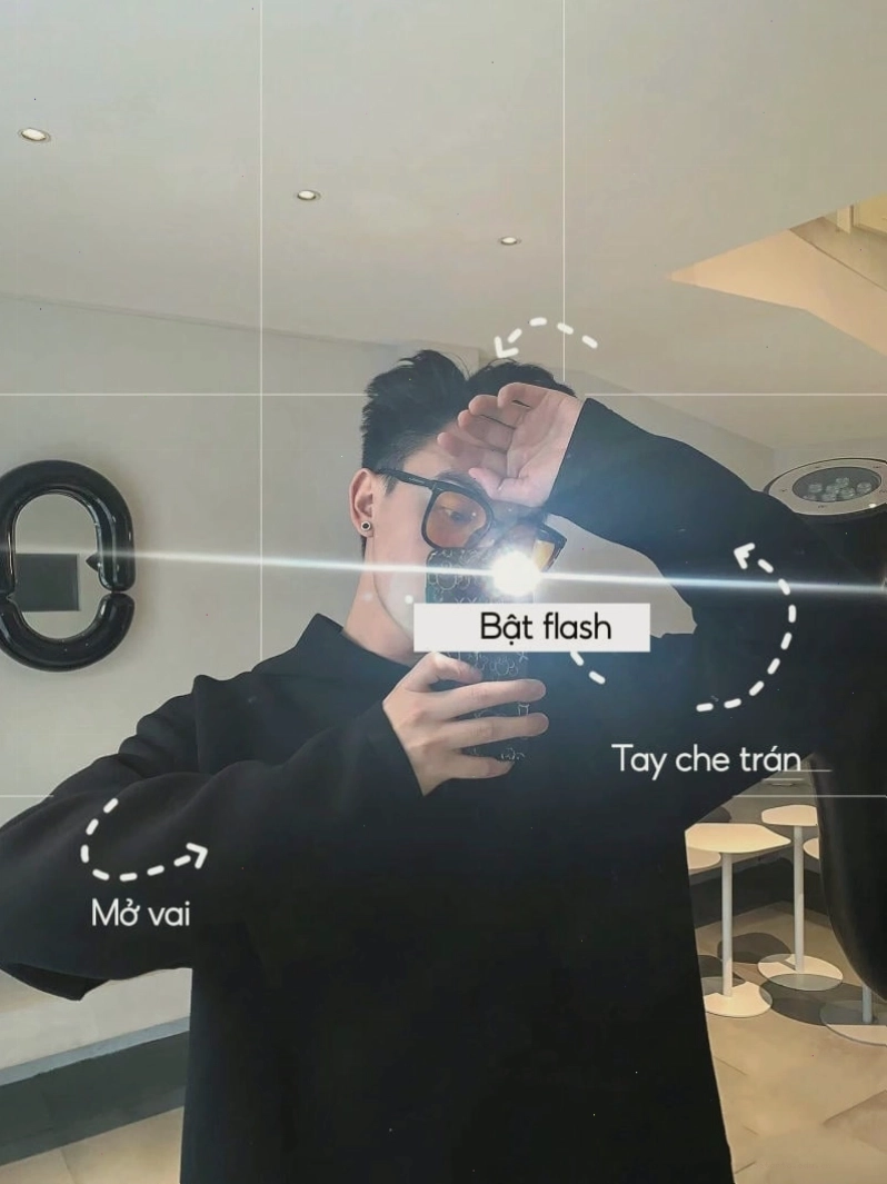 Phụ kiện thời trang cho nam khi chụp ảnh trước gương