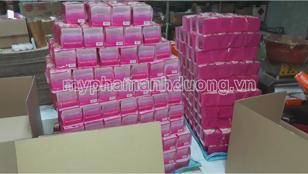Sản phẩm kem cô gái tóc xù đang được sử dụng
