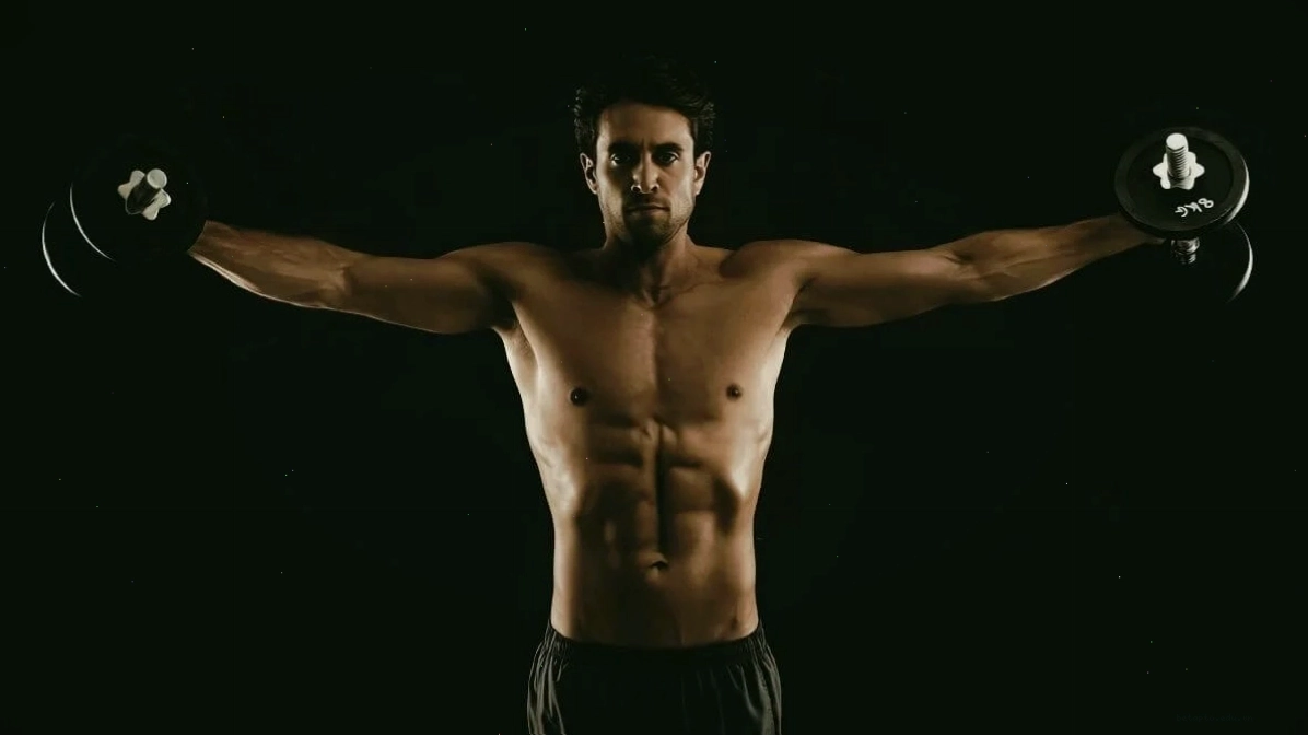 Trai đẹp 6 múi tập gym với cơ bụng săn chắc, rõ nét