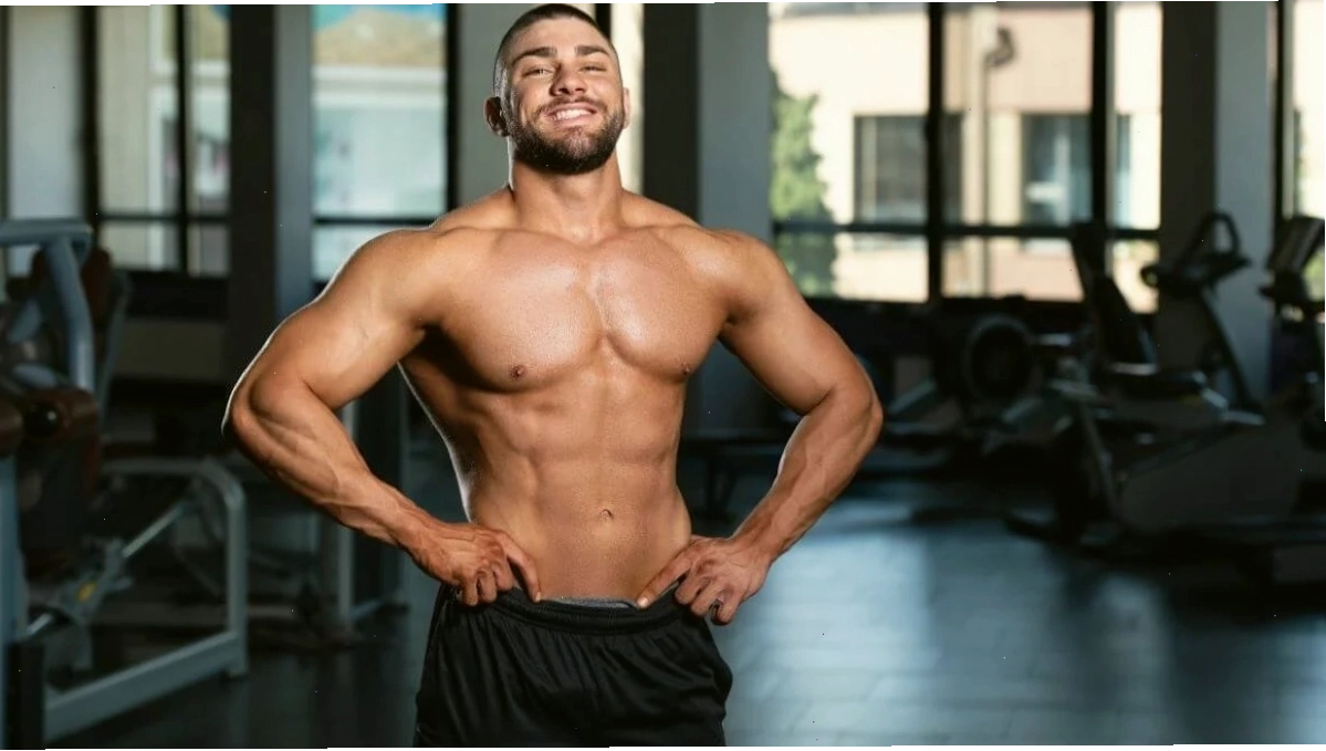 Trai gym cơ bụng săn chắc và quyến rũ